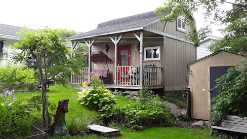 Brian's neat 12x16 barn shed with porch. Brian's 12x16 barn with porch.