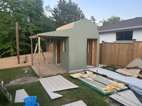 Johans 8x10 barn with siding Johans 8x10 barn with siding
